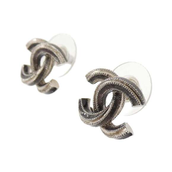 CHANEL Authentic Black Earrings - Picture 2 of 3